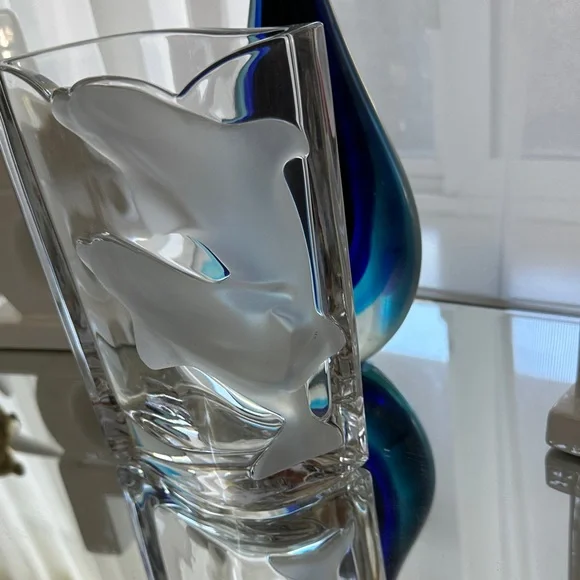 Elegant Glass Vase with Blue and Clear Design